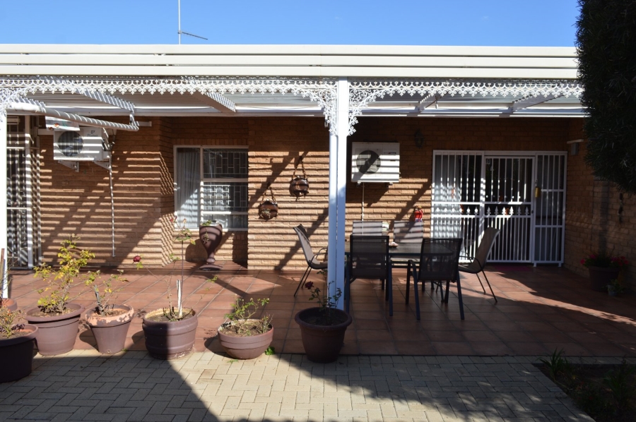 2 Bedroom Property for Sale in Oudorp North West